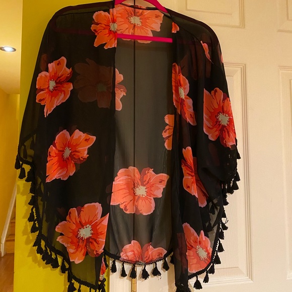 Cute “one size” coverup blouse - Picture 1 of 1